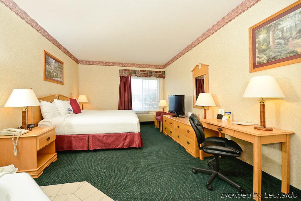 Best Western Plus Howe Inn Room photo