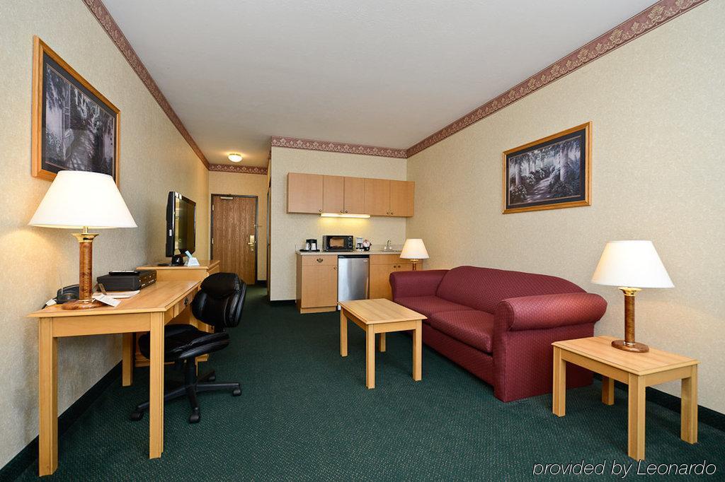 Best Western Plus Howe Inn Room photo